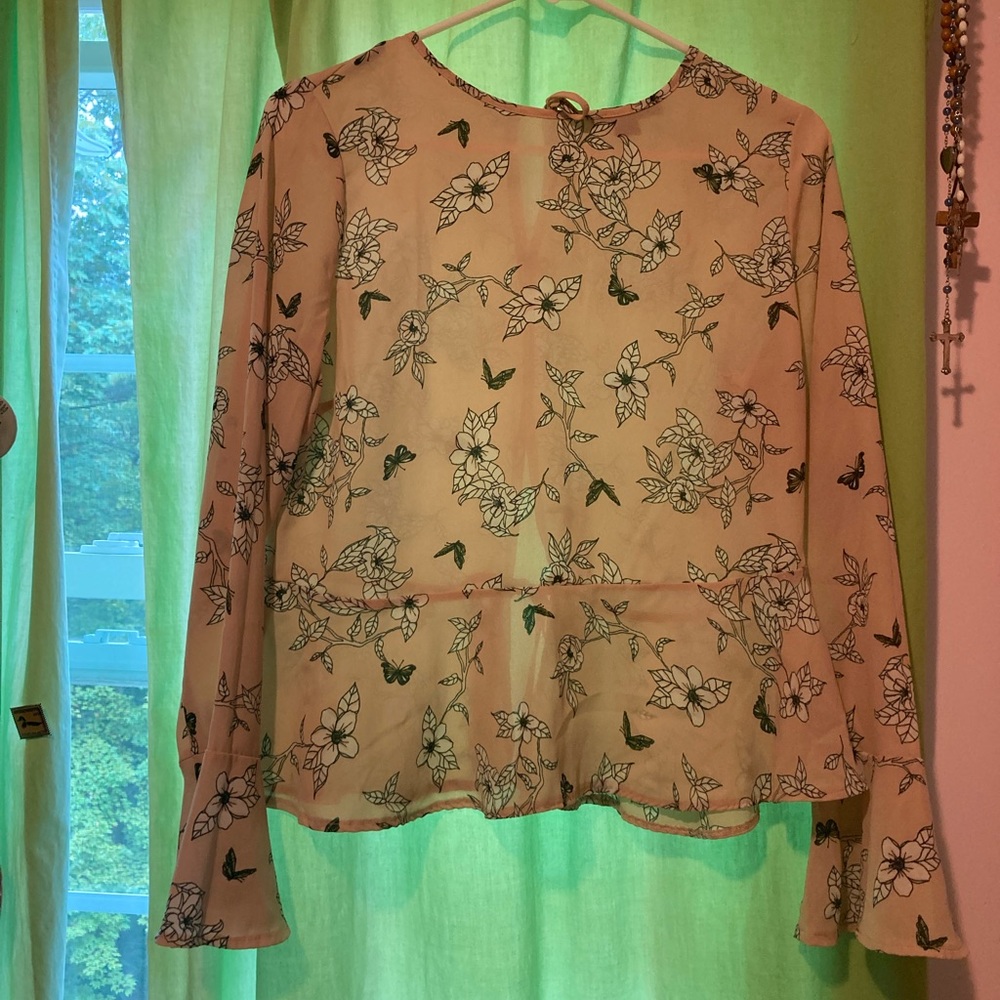Floral butterfly blouse w/ back details